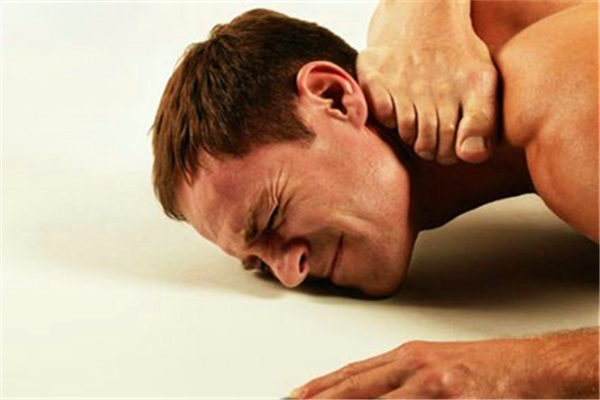脖子疼每天按摩会上瘾 专家：推拿按摩要适度