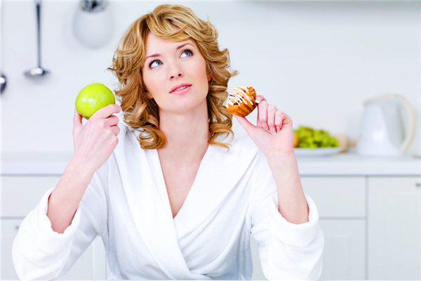 过度节食会引发脱发 日常饮食中如何减肥瘦身