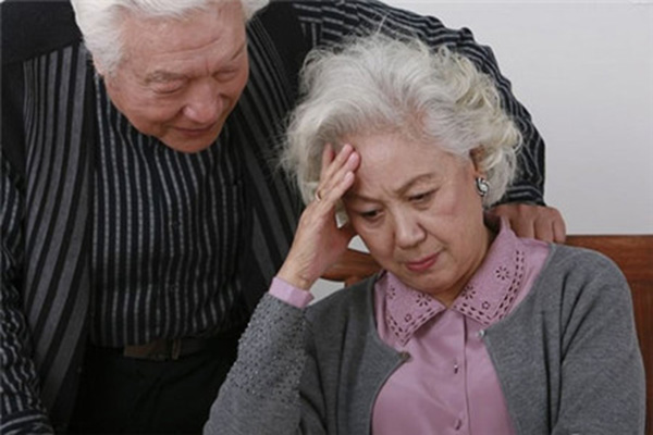老人头晕呕吐是怎么回事 头晕的原因是什么？