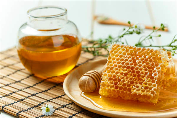 春季吃蜂蜜可预防感冒 记得要吃哟！