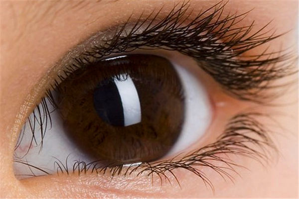 眼睛痒红不宜游泳 春季如何预防沙眼最有效