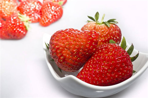 三月草莓正当时 5大营养功效让你一眼就爱上！