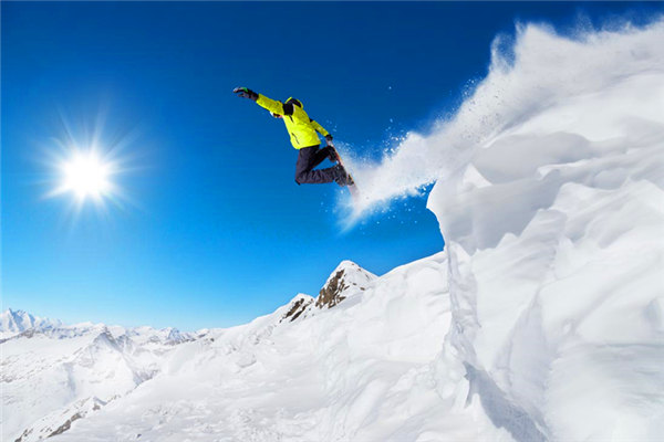 滑雪运动对身心的益 冬季滑雪时怎样保护