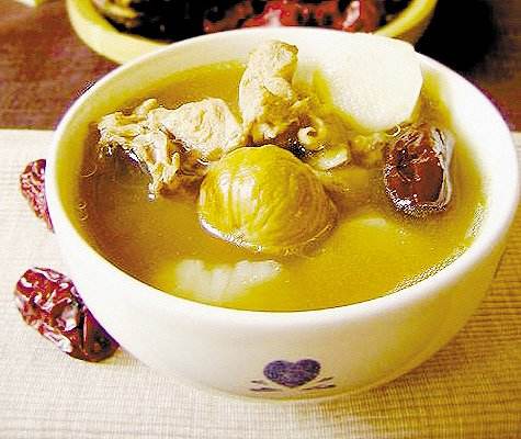秋季养生汤——板栗煲鸡汤