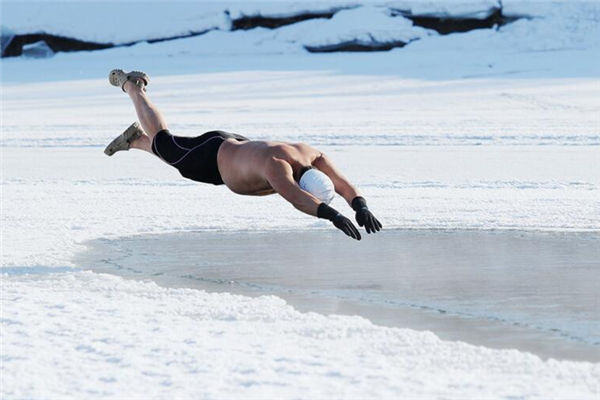 冬泳健身有风险 为你细数冬泳的六大坏处
