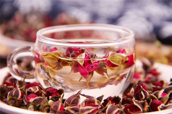 女性冬季养生茶 常喝玫瑰花茶改善色斑