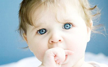 宝宝吃手怎么办 婴儿吃手缺乏啥