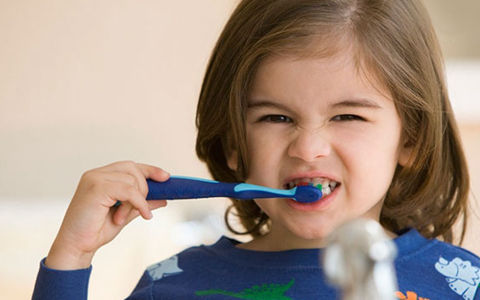 晚上不刷牙危害大 晚上刷牙比早上更重要
