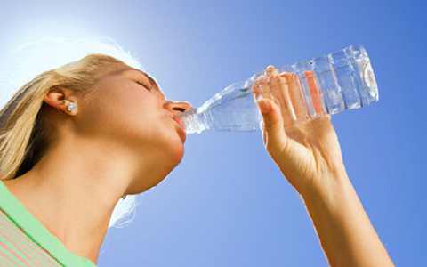 喉咙发炎喝开水好吗