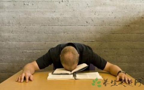 长期睡眠不足容易使人发胖