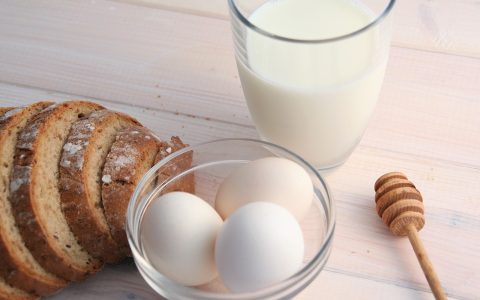 喝中药可以吃鸡蛋牛奶豆浆吗