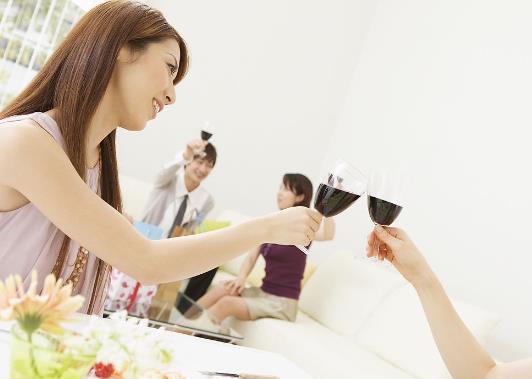 喝醉了怎么解酒？喝酒前中后吃什么解酒？解酒醒酒的最快最好方法(一)