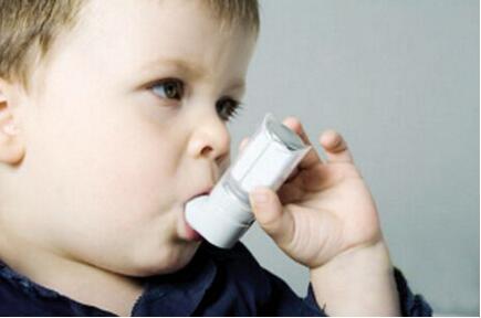 小儿哮喘有哪些症状表现？