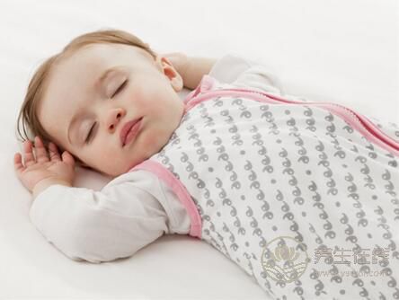 冬季新生宝宝可以用睡袋吗？使用睡袋该注意什么呢？