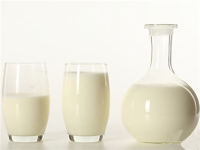 奶粉和牛奶哪个营养好？奶粉和牛奶有何区别？