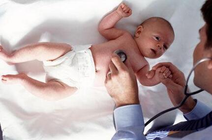 宝宝肺炎有哪些症状？造成宝宝肺炎的原因是什么？