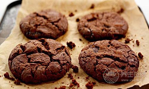 如何制作巧克力坚果饼干