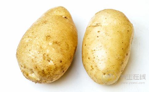 土豆发芽不能吃  土豆跟它放一起就不会发芽了