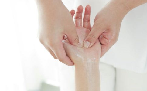 足疗按摩：手摸脚底可知疾病？