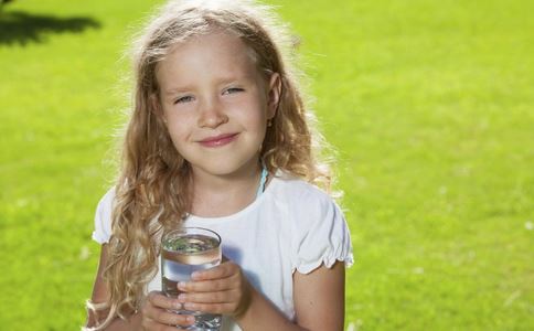 儿童免疫力差怎么办 不妨试试多喝水