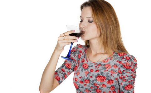 喝酒易伤肝 日常能危害肝脏的4种美食