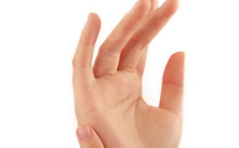 自测：指甲纹理推测身体疾病