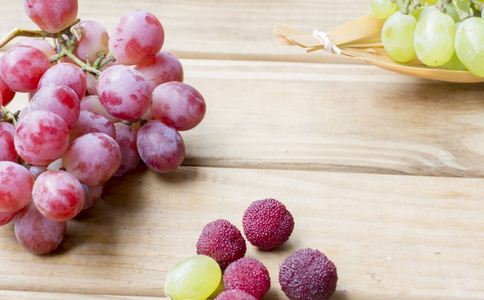 平时吃葡萄有什么好处？
