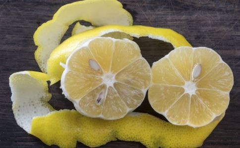 柚子皮怎么泡水 柚子皮泡水有什么功效 柚子皮泡水的方法是什么