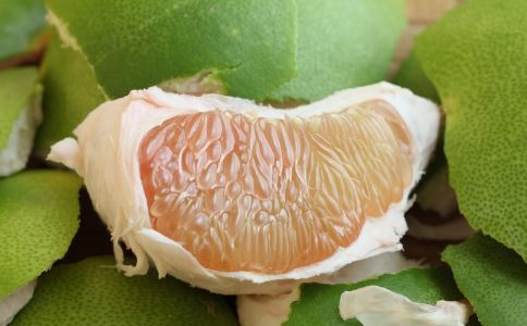 柚子皮怎么泡水 柚子皮泡水有什么功效 柚子皮泡水的方法是什么