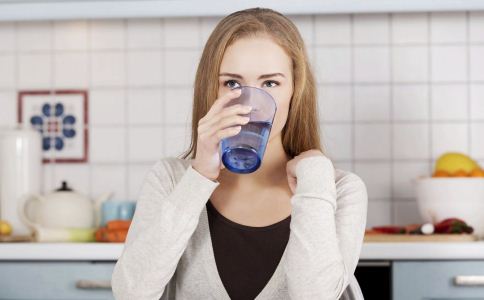 体内缺水的危害有哪些 体内缺水怎么办 怎么正确喝水