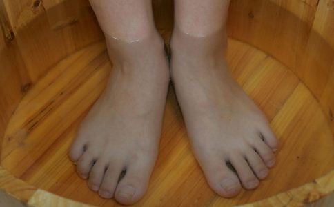 泡脚的禁忌有哪些 泡脚的注意事项 怎么泡脚效果好