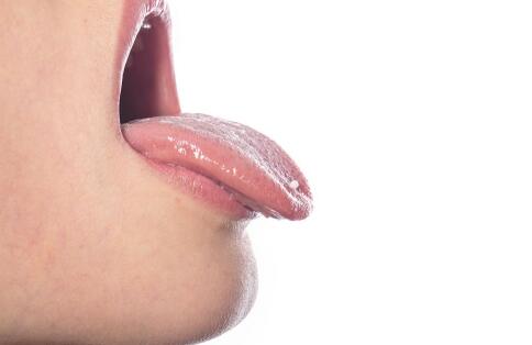 齿痕舌的原因 齿痕舌要如何治疗 调理齿痕舌吃哪些食物