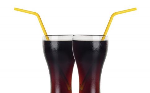 喝碳酸饮料有什么危害 碳酸饮料的危害有哪些 经常喝碳酸饮料好吗