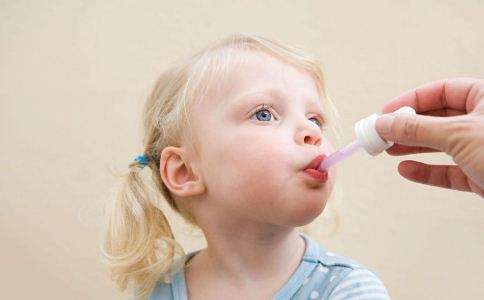 给孩子喂药的注意事项 给宝宝喂药要注意什么 孩子吃药的注意事项