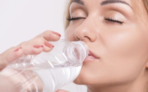 必读：5种疾病可以通过喝水预防