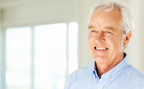 中老年人没事多咀嚼 可以预防老年痴呆