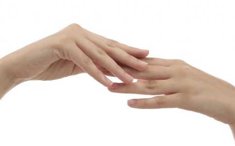 冬季如何护理双手 冬季保养手部的方法 冬季怎么保养双手