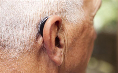4种营养素帮助老人缓解听力下降
