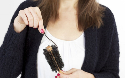 为什么女性经常掉头发 掉头发吃什么好 吃什么能治疗掉头发