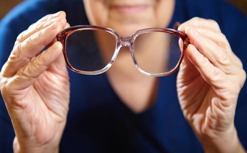 老年人会得什么眼部疾病 老年人怎么保护眼睛 老人保护眼睛的方法