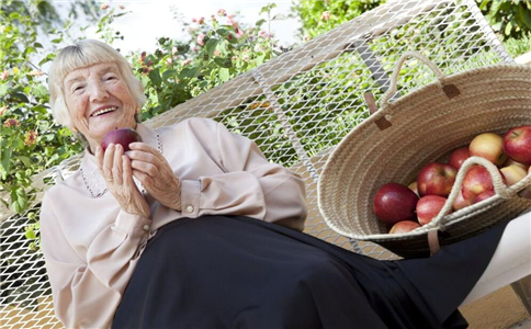 老人吃水果有三禁忌 可以多吃六种水果