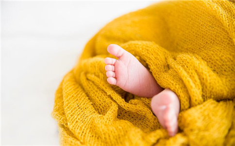 宝宝手脚冰凉多汗是怎么回事 如何护理