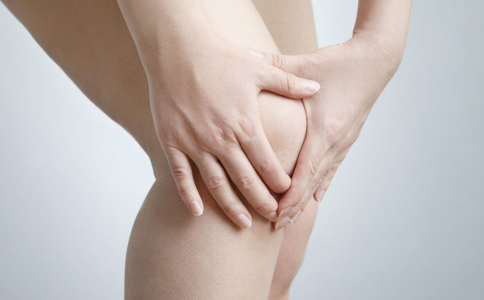 中医预防膝关节炎的方法 膝关节炎要如何防治疗 晚上常按这处可以防止膝关节炎