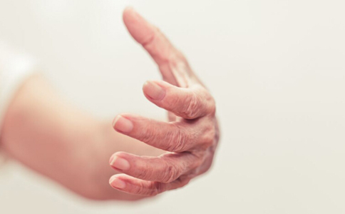 老年人经常手抖是为什么 手抖是什么疾病 老人年手抖是什么病