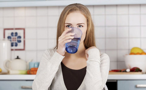 夏季怎么喝水才健康 身体渴了的信号 怎么喝水有利健康