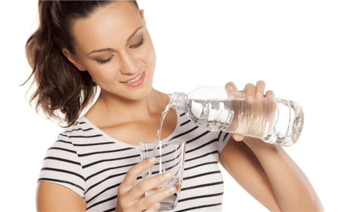 喝八杯水对吗 每天要喝八杯水吗 怎么健康喝水