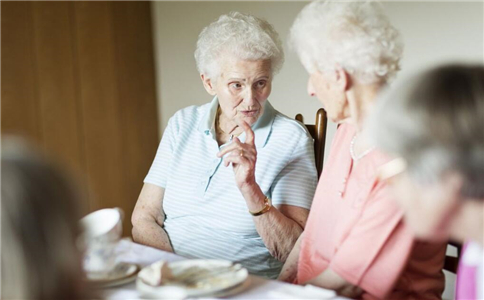 老人吃饭注意什么 老人什么时候吃早饭好 老人吃饭有哪些注意事项