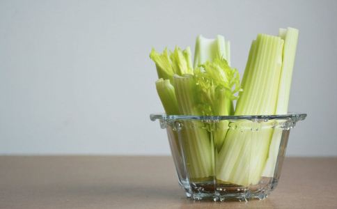 小孩可以吃芹菜吗 小孩吃芹菜的好处 小孩吃芹菜的禁忌