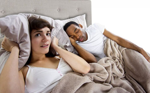 男人睡觉为何会打呼噜 男人打鼾的自我疗法