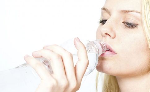 怎么喝水才健康 喝水的正确方法 怎么喝水有利于健康